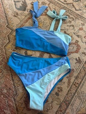 Color Blocking Two Piece Bathing Suit